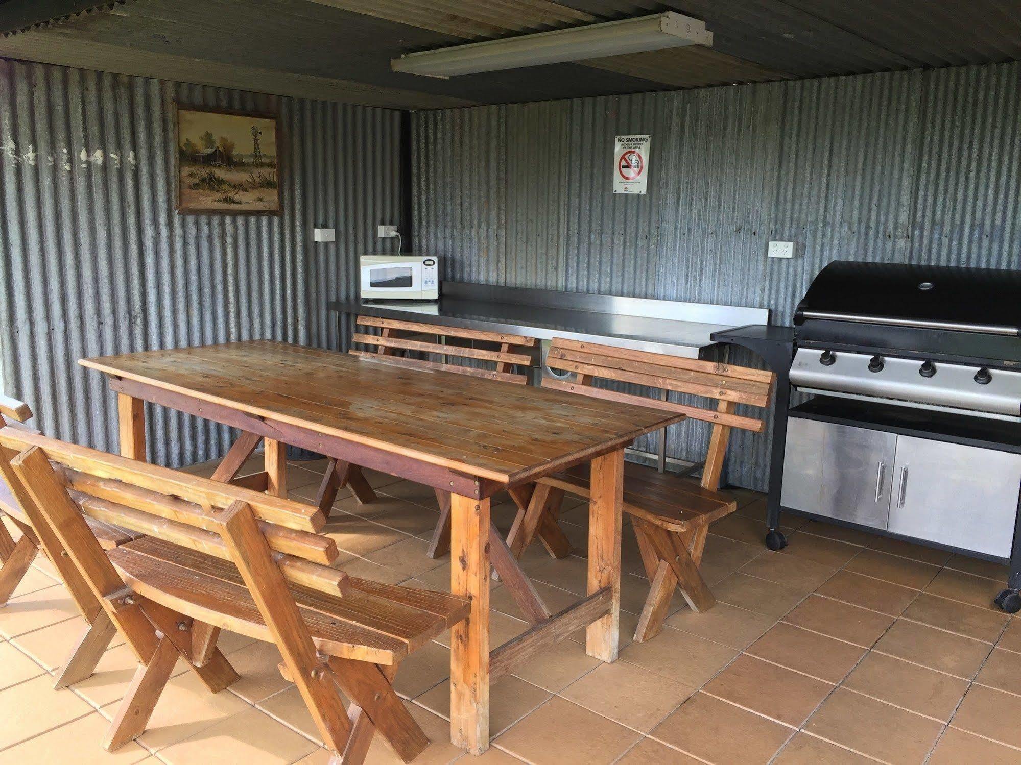 Tuckerbox Motor Inn 군다가이 외부 사진